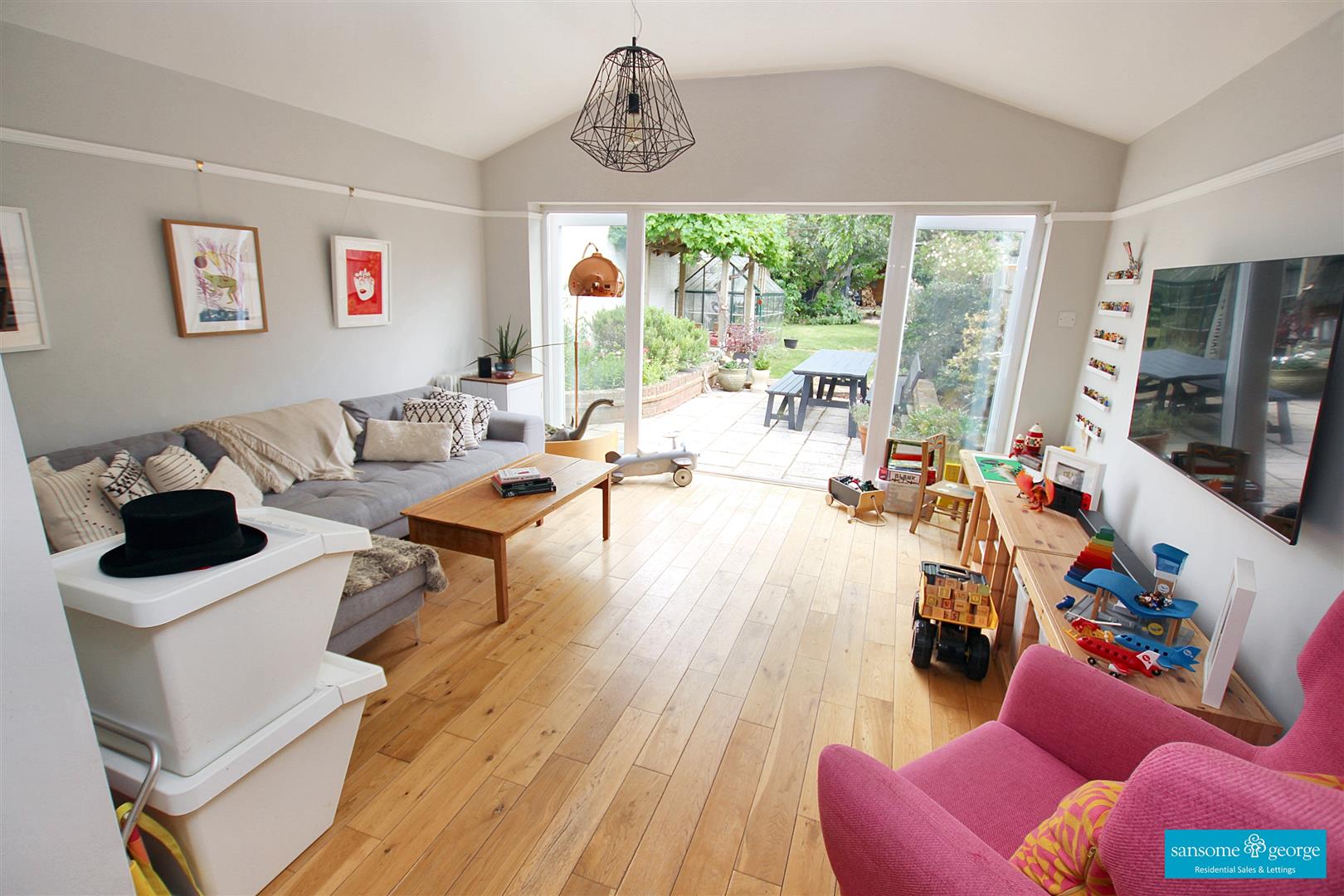 4 bed property in Victoria Road, Tilehurst
